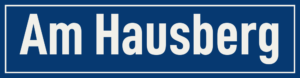 Straßenschild Am Hausberg
