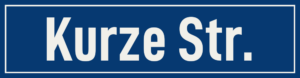Straßenschild Kurze Straße